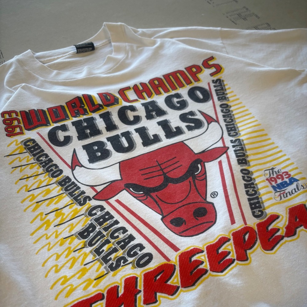 Vintage 90s Magic Johnson T's Chicago Bulls T-shirt